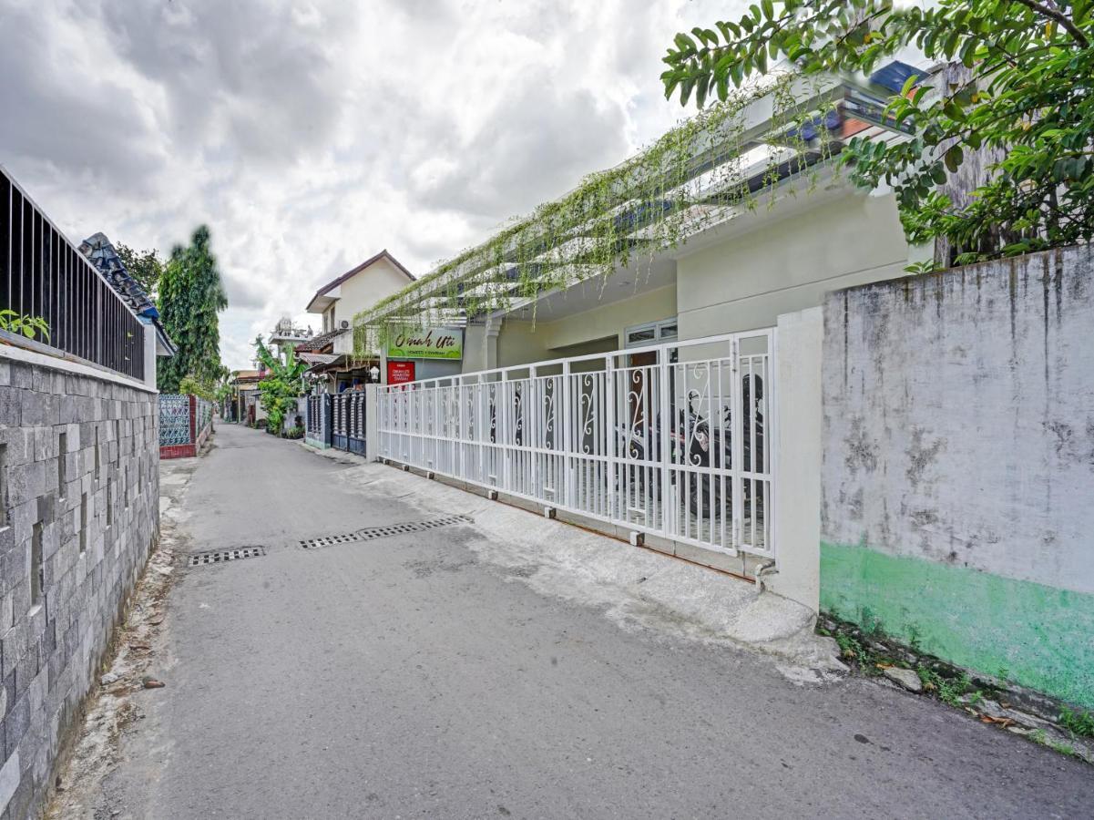 Oyo 90804 Oma Uti Homestay Syariah Jogyakarta Zewnętrze zdjęcie