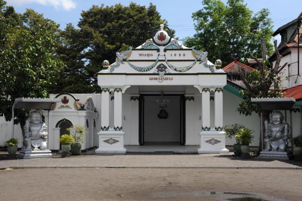 Oyo 90804 Oma Uti Homestay Syariah Jogyakarta Zewnętrze zdjęcie