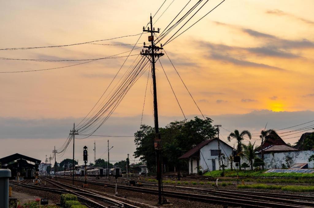 Oyo 90804 Oma Uti Homestay Syariah Jogyakarta Zewnętrze zdjęcie